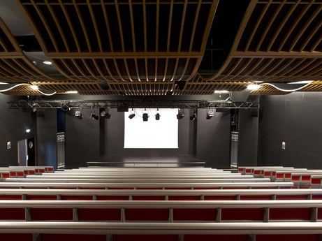 Salle Laure Ecard - Salle de spectacles - Image en taille réelle, .JPG 234Ko (fenêtre modale)