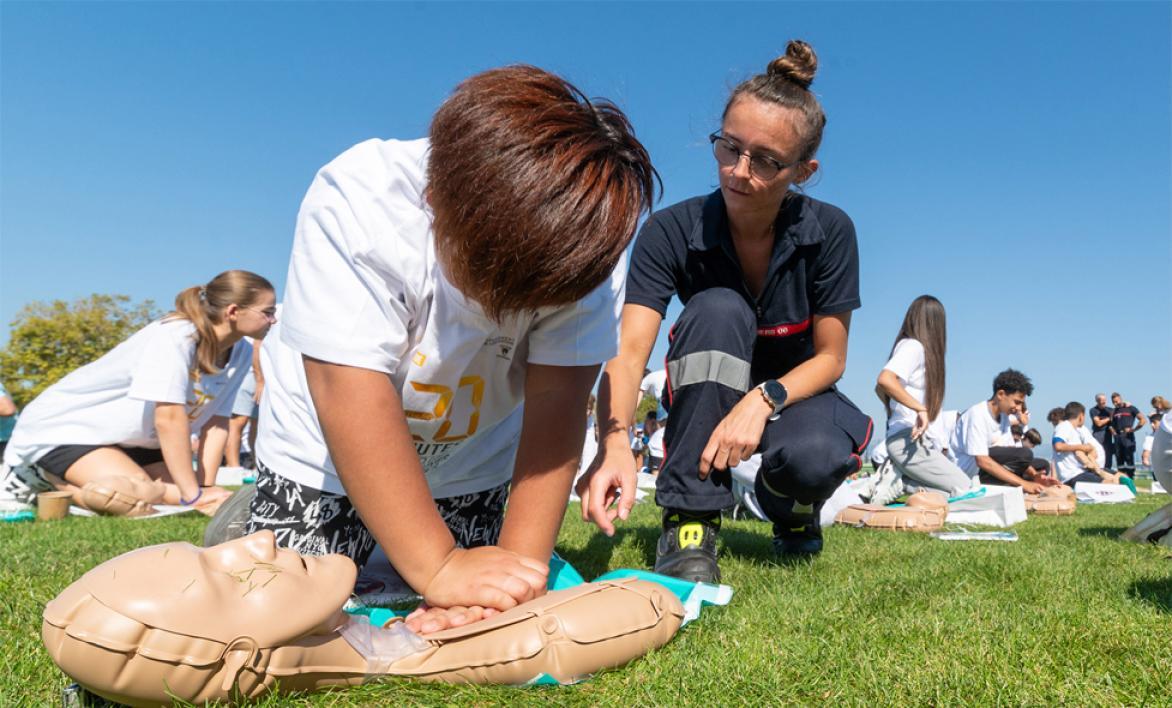 20 minutes chrono - Enfant massage cardiaque