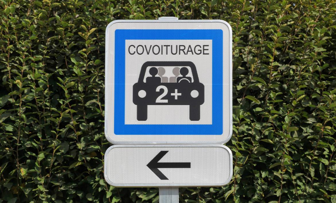 Panneau routier de covoiturage.