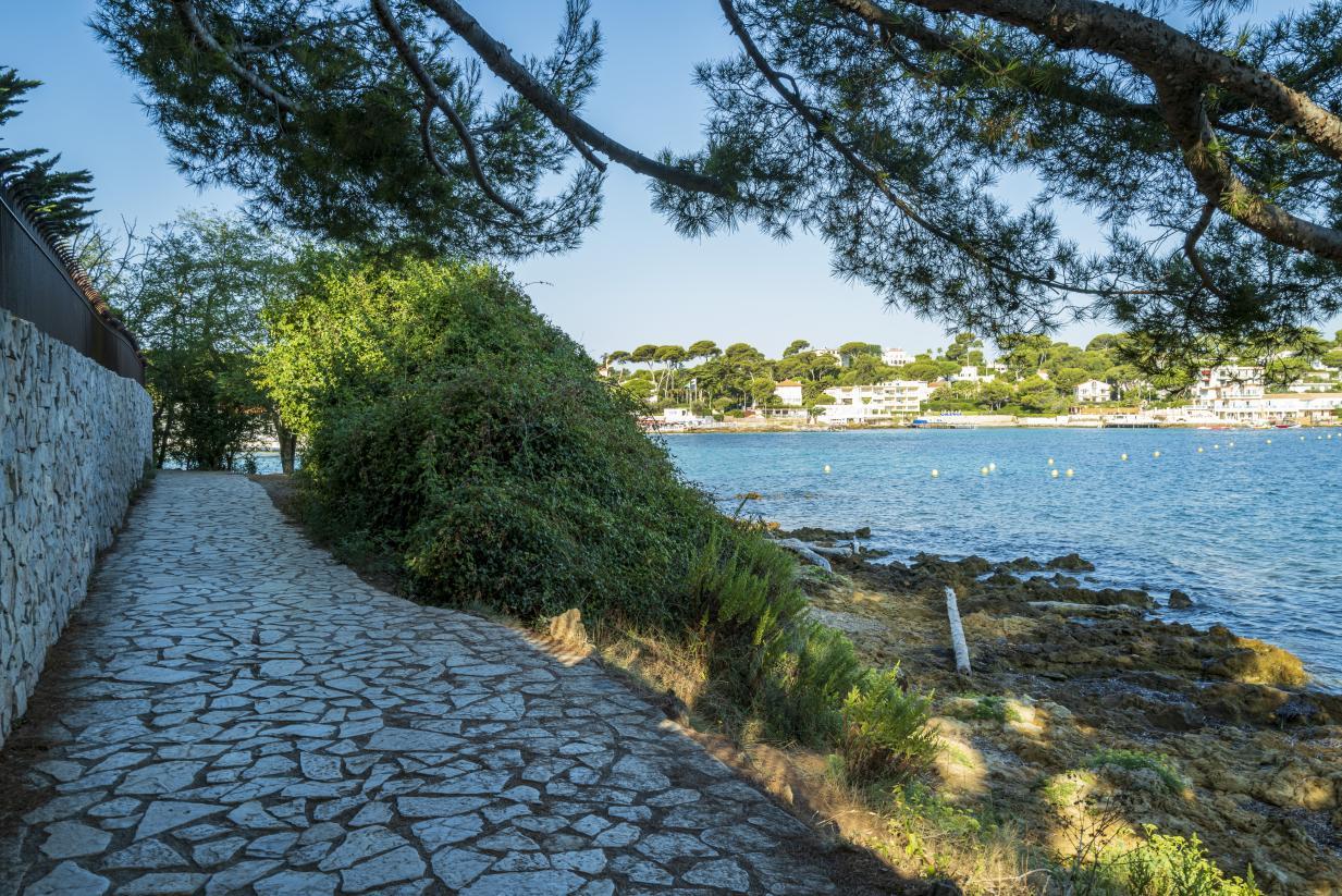 Sentier du littoral au Cap d'Antibes - Agrandir l'image, fenêtre modale