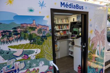 Médiabus de la médiathèque départementale - Agrandir l'image, fenêtre modale