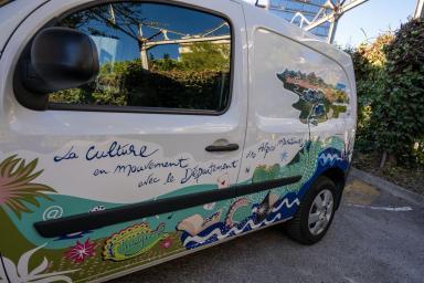 Médiabus de la médiathèque départementale - Agrandir l'image, fenêtre modale