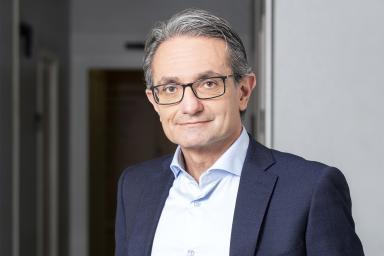 Une portrait du professeur Emmanuel Barranger. - Agrandir l'image, fenêtre modale
