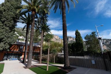 Ecole Èze - Agrandir l'image, fenêtre modale