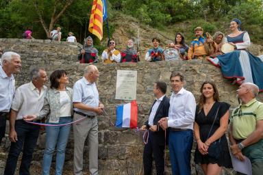 Château Guillaumes - Agrandir l'image, fenêtre modale