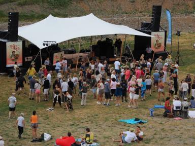 Folies des lacs - Agrandir l'image, fenêtre modale