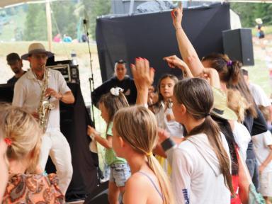 Folies des lacs - Agrandir l'image, fenêtre modale