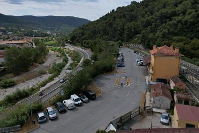 Aire de la Gare de Cantaron - Agrandir l'image 1 sur 18, fenêtre modale