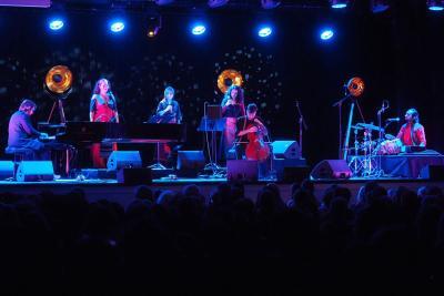 André Manoukian trio et Balkanes guest Dafné Kritharas Anouch - C'est pas Classique - Agrandir l'image 69 sur 71, fenêtre modale