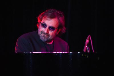 André Manoukian trio et Balkanes guest Dafné Kritharas Anouch - C'est pas Classique - Agrandir l'image 68 sur 71, fenêtre modale