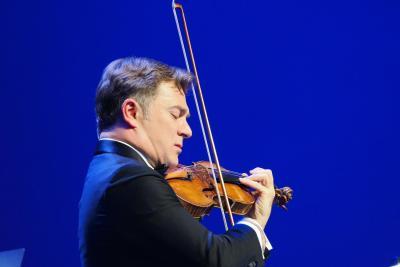 Renaud Capuçon et l’Orchestre national de Cannes - Agrandir l'image 12 sur 88, fenêtre modale