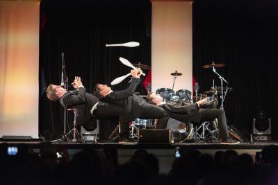 Drum Brothers - C'est pas Classique - Agrandir l'image 14 sur 71, fenêtre modale