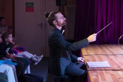 SYN - C'est pas Classique - Agrandir l'image 35 sur 71, fenêtre modale