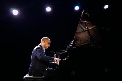 Florent Garcimore - Agrandir l'image 70 sur 88, fenêtre modale