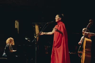 Ariana Vafadari - Agrandir l'image 82 sur 88, fenêtre modale