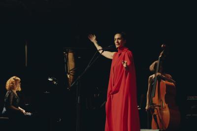 Ariana Vafadari - Agrandir l'image 86 sur 88, fenêtre modale