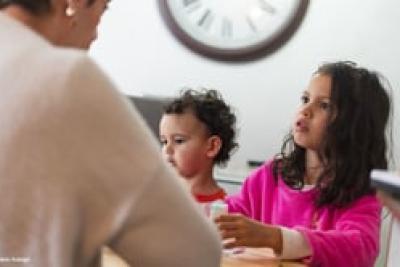 Comment faciliter l’accueil d’un enfant porteur de handicap en milieu familial ? - Lire la vidéo 4 sur 35, fenêtre modale