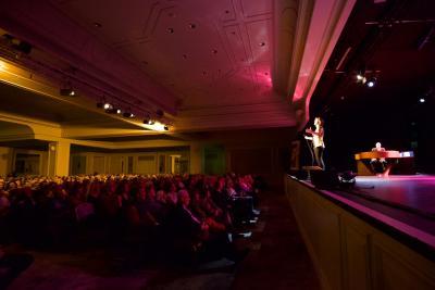 Amaury Vassili - Agrandir l'image 16 sur 26, fenêtre modale