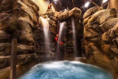 Canyoning descente - Enlarge image 1 of 4, modal window