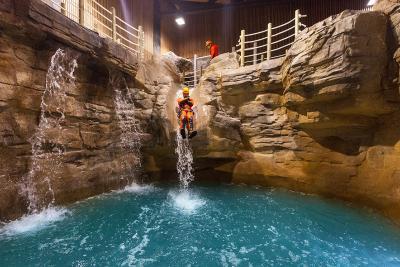 Canyoning homme glisse - Enlarge image 3 of 4, modal window