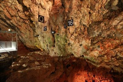 Grotte du Lazaret - Agrandir l'image 2 sur 6, fenêtre modale
