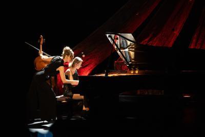 Salut Salon - Agrandir l'image 21 sur 26, fenêtre modale