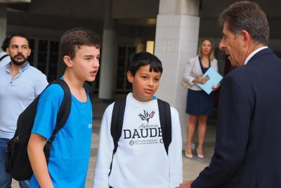 Rentrée des collégiens des Alpes-Maritimes - Agrandir l'image 1 sur 2, fenêtre modale