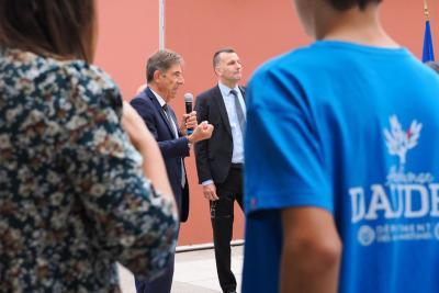 Rentrée des collégiens des Alpes-Maritimes - Agrandir l'image 2 sur 2, fenêtre modale