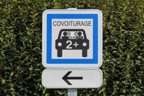 Panneau routier de covoiturage.