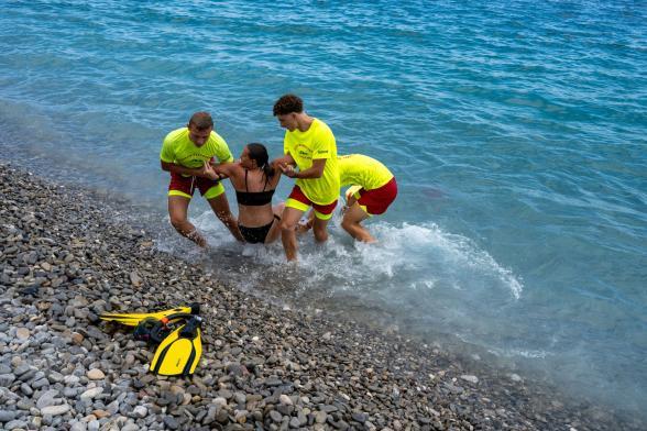 Surveillants de baignades - Agrandir l'image, fenêtre modale