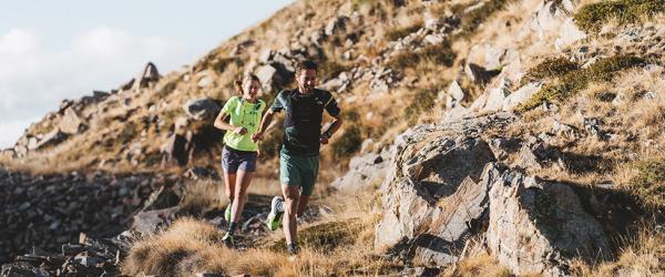 2 personnes qui font un trail