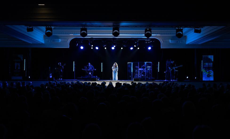 Printemps des seniors : Hélène Ségara - Agrandir l'image, fenêtre modale