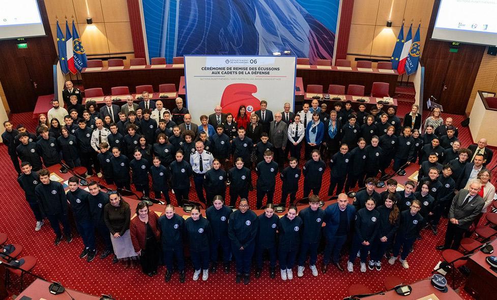 Les Cadets de la Défense reçoivent leur insigne - Agrandir l'image, fenêtre modale