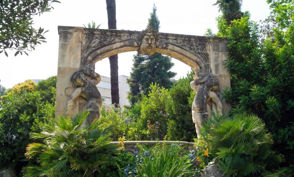 Jardin du Musée des Beaux-Arts Jules Chéret - Agrandir l'image, fenêtre modale