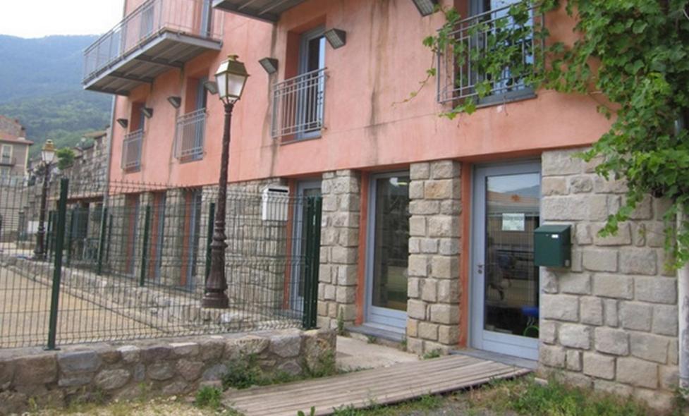 Le bâtiment de la médiathèque de Roquebillière - Agrandir l'image, fenêtre modale