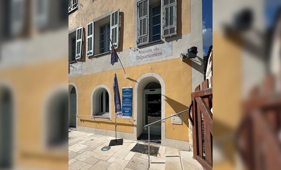 Maison du Département de Saint-Etienne-de-Tinée - Agrandir l'image, fenêtre modale