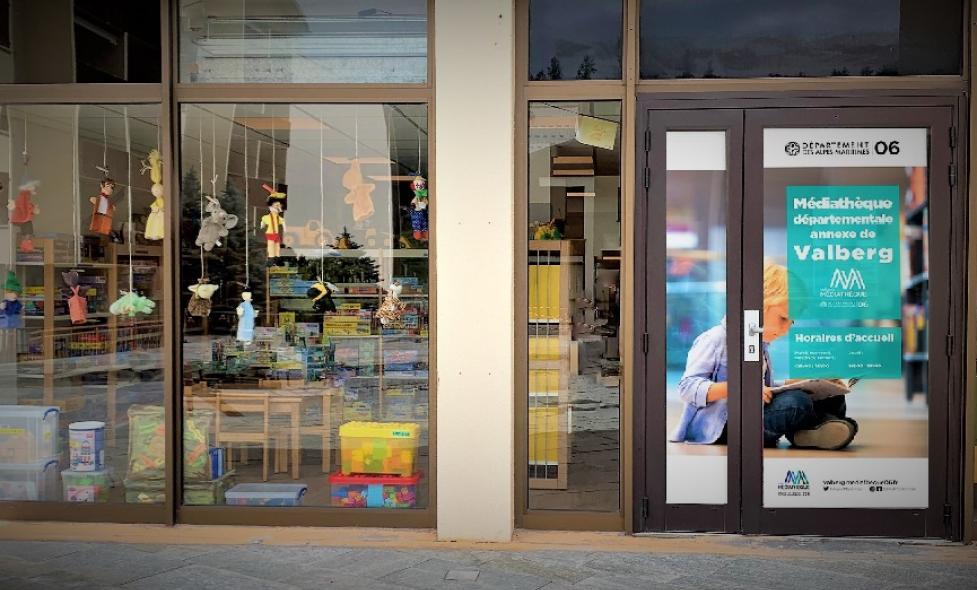 Le bâtiment de la médiathèque de Valberg - Agrandir l'image, fenêtre modale