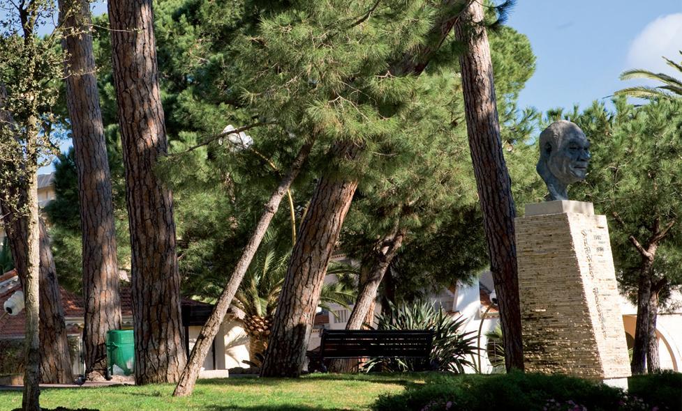 Pinède Gould - Agrandir l'image, fenêtre modale