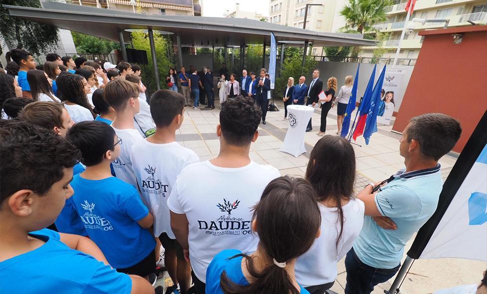 Rentrée des collégiens des Alpes-Maritimes - Agrandir l'image, fenêtre modale