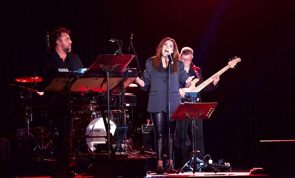 Succès Chimene Badi - Agrandir l'image, fenêtre modale